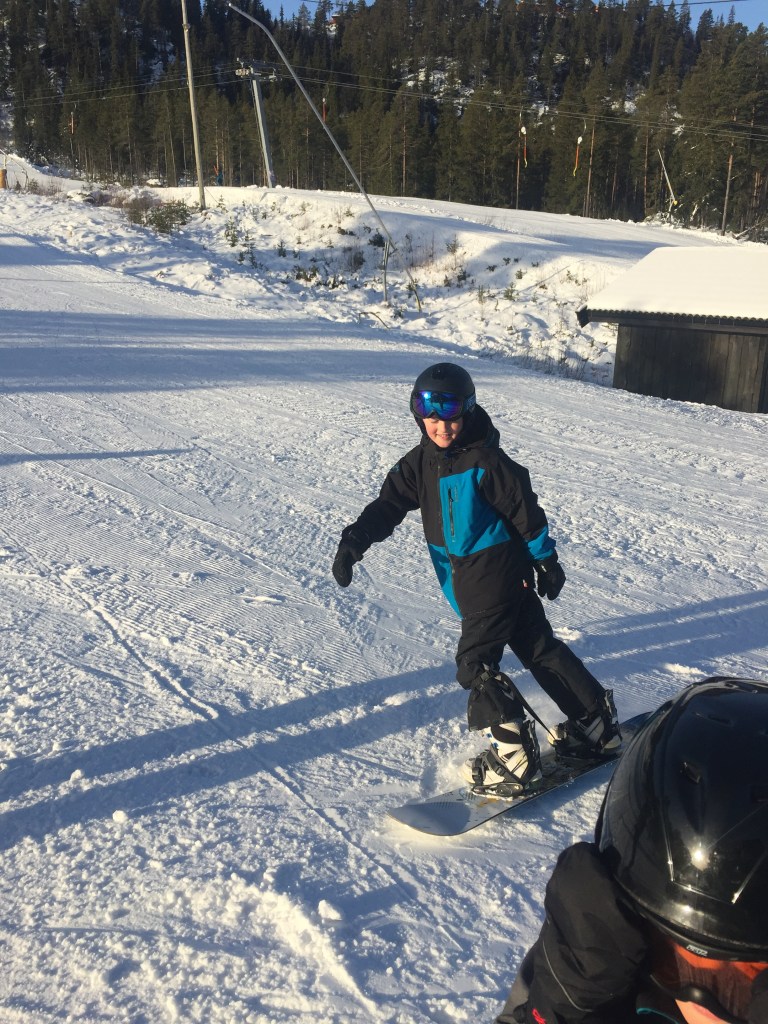 mikkel-pa%cc%8a-snowboard-1